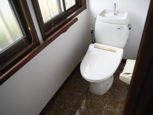 トイレ内装　フロアタイル　施工後