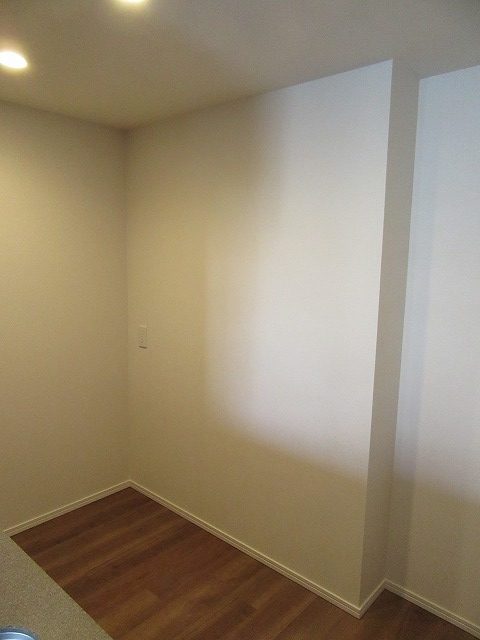 東京都　　神奈川県 　埼玉県　三鷹市　相模原市　横浜市　川崎市　三鷹市　町田市　リフォーム　カップボード　パナソニック　ラクシーナ　ホワイト　北欧　　カウンター　収納　キッチンリフォーム　新築　ブラック　シルバー　シルバー取っ手　ライン取っ手