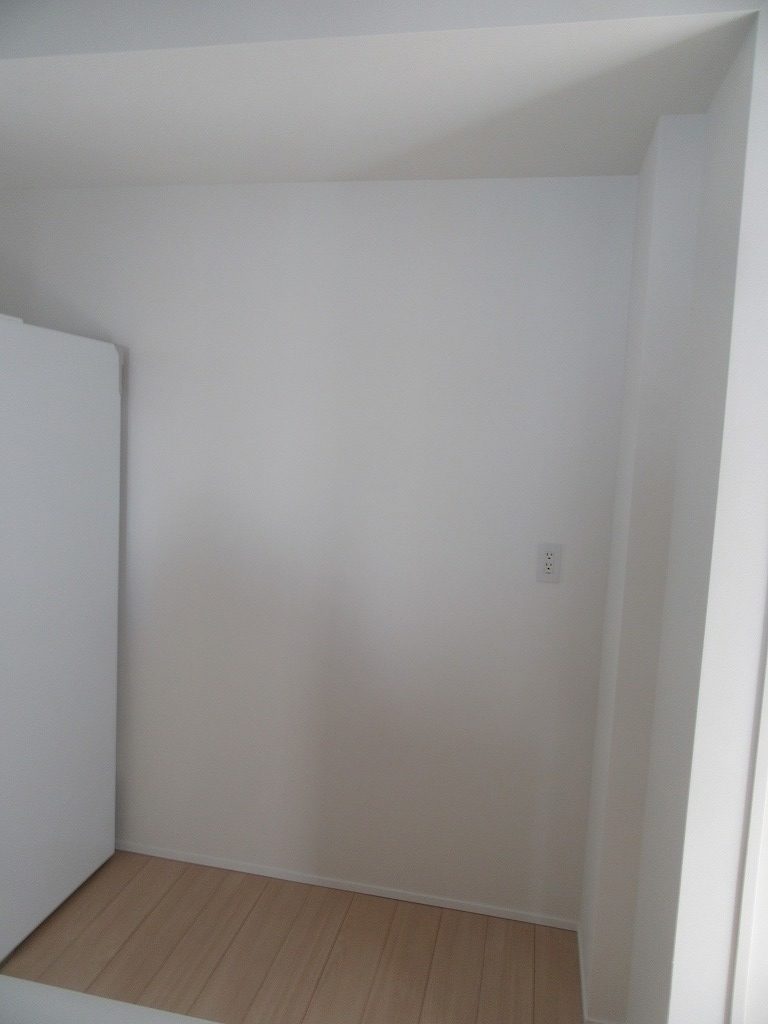 東京都　　神奈川県 　埼玉県　三鷹市　東村山市　相模原市　横浜市　川崎市　三鷹市　武蔵野市　町田市　茅ヶ崎市　小平市　練馬区　荒川区　港南区　品川区　海老名市　リフォーム　カップボード　パナソニック　ラクシーナ　ホワイト　ベージュ　北欧　　カウンター　収納　キッチンリフォーム　新築　ブラック　シルバー　ブラック取っ手　ウォールナット　取っ手　　木目　蒸気処理　家電収納　ダストボックスワゴン　エイジドダーク　ヴィンテージメタル　ブルーグレーオーク　グレーオーク　ペイントウッド　アクセントクロス　トールパントリー　ネイビーオーク　ソフトオーク　おしゃれ　モダン　丁寧な暮らし　暮らし　吊戸　グレージュアッシュ　マットホワイト　アルベロホワイト　モイストホワイト　グレイッシュグリーン　新色