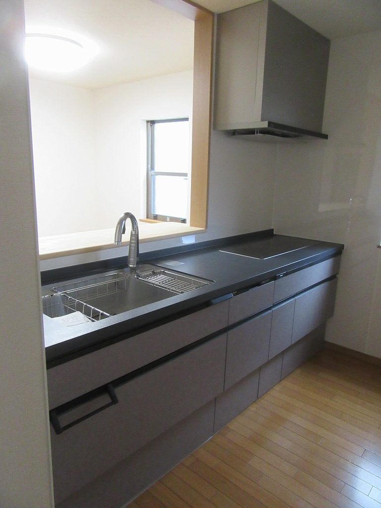 東京都　府中区　パナソニック　ラクシーナ　キッチン　カップボード　内装　リフォーム　工事