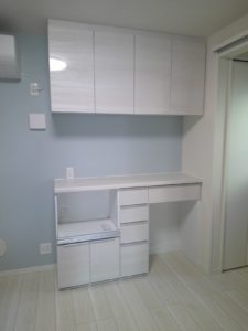 東京都　　神奈川県 　埼玉県　三鷹市　多摩市　東村山市　相模原市　横浜市　川崎市　三鷹市　武蔵野市　町田市　茅ヶ崎市　小平市　練馬区　荒川区　港南区　品川区　板橋区　海老名市　リフォーム　カップボード　リクシル　シエラ　ＬＩＸＩＬ　クリエカラー　クリエラスク　ホワイト　ベージュ　北欧　　カウンター　収納　キッチンリフォーム　新築　ブラック　シルバー　ブラック取っ手　ウォールナット　取っ手　　ライン取っ手　木目　蒸気処理　家電収納　ダストボックスワゴン　エイジドダーク　エイジドライト　ヴィンテージメタル　ブルーグレーオーク　グレーオーク　ペイントウッド　アクセントクロス　トールパントリー　ネイビーオーク　ソフトオーク　ソフトチェリー　おしゃれ　モダン　丁寧な暮らし　暮らし　吊戸　グレージュアッシュ　マットホワイト　アルベロホワイト　モイストホワイト 　ビューティホワイト　　アースホワイト　ホワイトオーク　スクラッチメタル　カウンタープラン　飾り棚