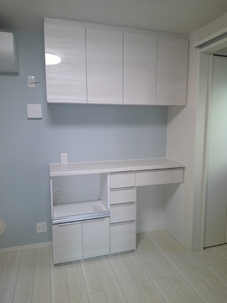 東京都　　神奈川県 　埼玉県　三鷹市　多摩市　東村山市　相模原市　横浜市　川崎市　三鷹市　武蔵野市　町田市　茅ヶ崎市　小平市　練馬区　荒川区　港南区　品川区　板橋区　海老名市　リフォーム　カップボード　リクシル　シエラ　ＬＩＸＩＬ　クリエカラー　クリエラスク　ホワイト　ベージュ　北欧　　カウンター　収納　キッチンリフォーム　新築　ブラック　シルバー　ブラック取っ手　ウォールナット　取っ手　　ライン取っ手　木目　蒸気処理　家電収納　ダストボックスワゴン　エイジドダーク　エイジドライト　ヴィンテージメタル　ブルーグレーオーク　グレーオーク　ペイントウッド　アクセントクロス　トールパントリー　ネイビーオーク　ソフトオーク　ソフトチェリー　おしゃれ　モダン　丁寧な暮らし　暮らし　吊戸　グレージュアッシュ　マットホワイト　アルベロホワイト　モイストホワイト 　ビューティホワイト　　アースホワイト　ホワイトオーク　スクラッチメタル　カウンタープラン　飾り棚