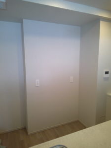 東京都 神奈川県 埼玉県 三鷹市 多摩市 東村山市 相模原市 横浜市 川崎市 三鷹市 武蔵野市 町田市 茅ヶ崎市 小平市 練馬区 荒川区 港南区 品川区 板橋区 海老名市 リフォーム カップボード リクシル シエラ LIXIL クリエカラー クリエラスク ホワイト ベージュ 北欧 カウンター 収納 キッチンリフォーム 新築 ブラック シルバー ブラック取っ手 ウォールナット 取っ手 ライン取っ手 木目 蒸気処理 家電収納 ダストボックスワゴン エイジドダーク エイジドライト ヴィンテージメタル ブルーグレーオーク グレーオーク ペイントウッド アクセントクロス トールパントリー ネイビーオーク ソフトオーク ソフトチェリー おしゃれ モダン 丁寧な暮らし 暮らし 吊戸 グレージュアッシュ マットホワイト アルベロホワイト モイストホワイト ビューティホワイト アースホワイト ホワイトオーク スクラッチメタル カウンタープラン 飾り棚